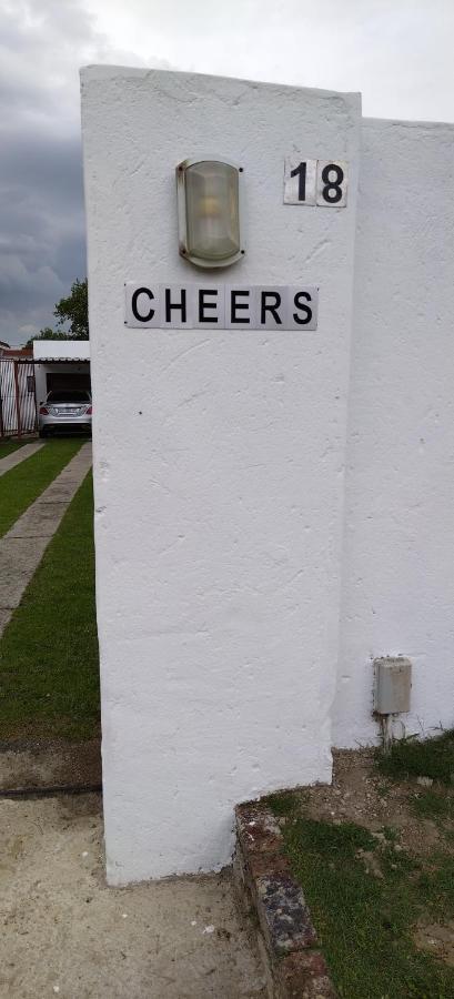 Cheers Guest House Evander Eksteriør bilde